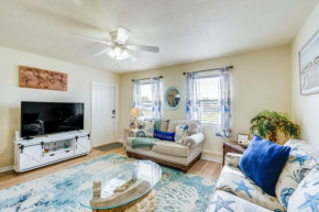 4 Mi to Beach Charming Port Charlotte Home!